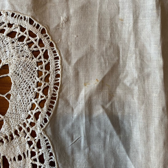 Antique Victorian Ecru Linen Lace Tablecloth - Picture 6 of 17